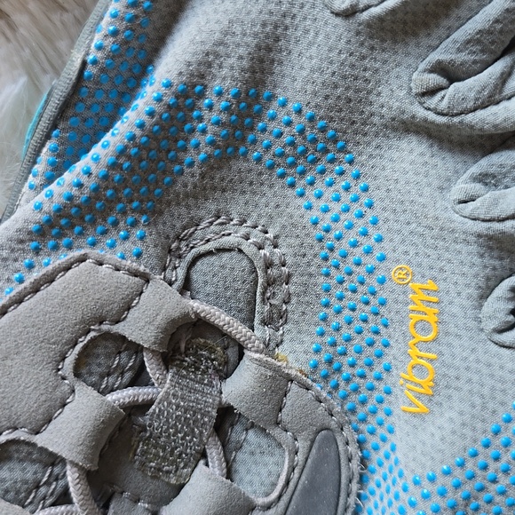 Vibram Fivefingers Toe Shoes - Picture 4 of 7
